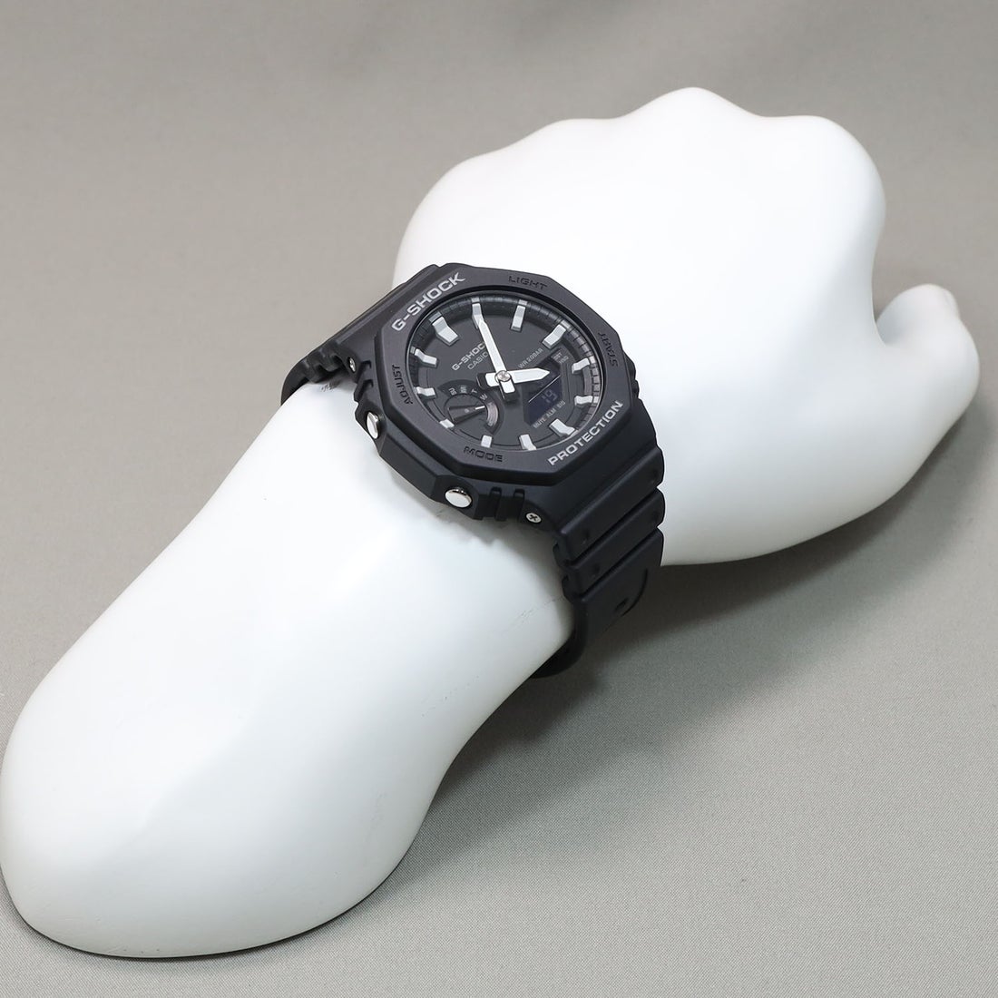 G-SHOCK】カーボンコアガード / GA-2100-1AJF （ブラック×ホワイト 