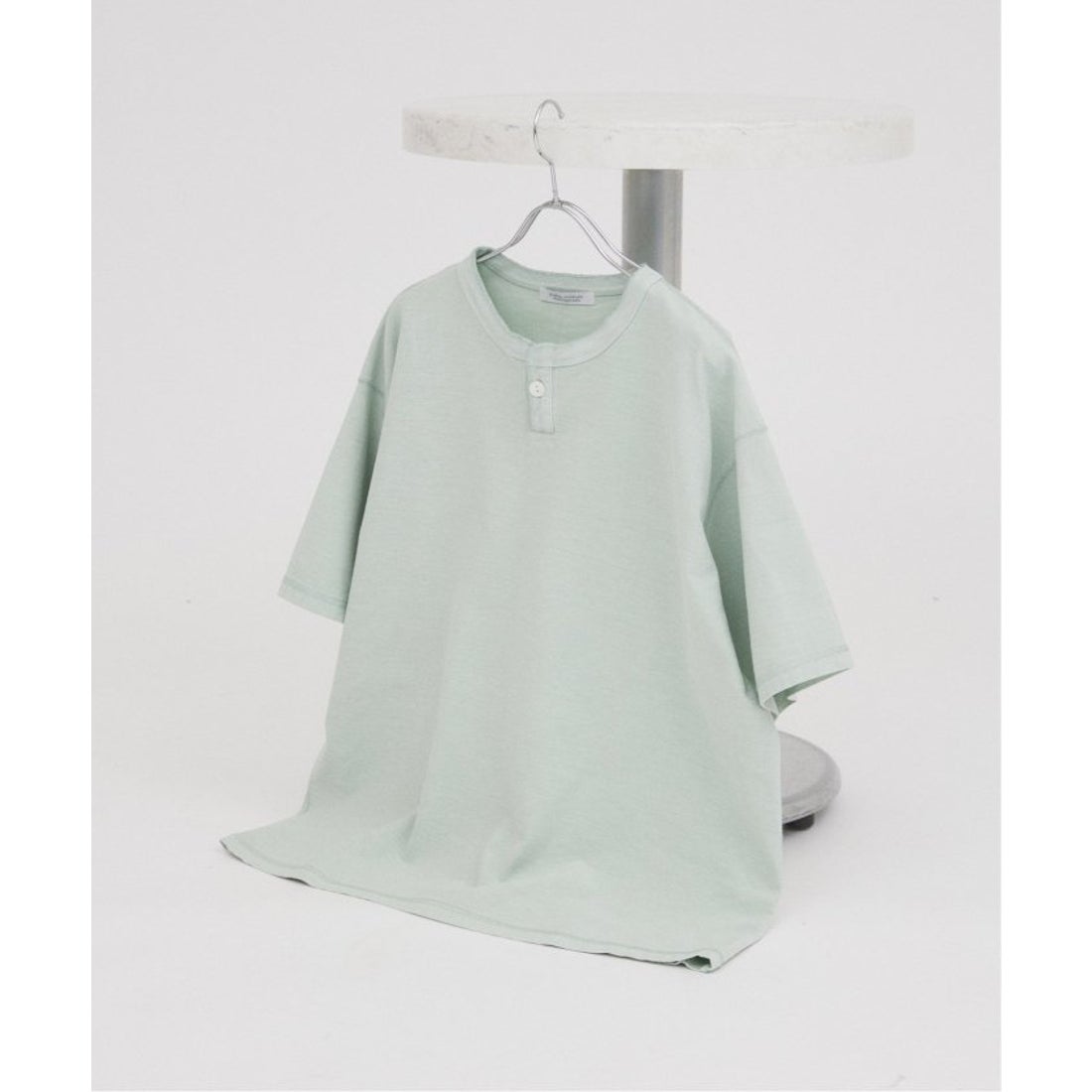 ジャーナルスタンダード JOURNAL STANDARD OE バック ジャージー ピグメント ヘンリーネック Tシャツ （サックスブルー ...