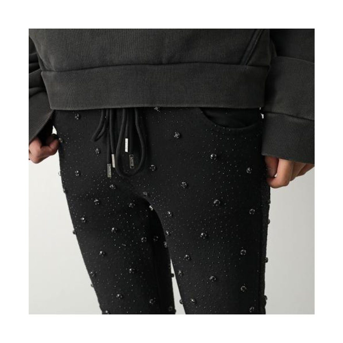 グアピ GUAPI GUAPI スウェットパンツ Obsidian Black Embellished