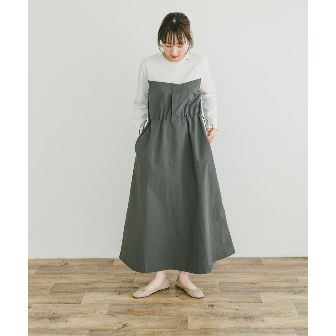 アイテムズ アーバンリサーチ ITEMS URBAN RESEARCH ドッキングナイロンワンピース （チャコールグレー） - ファッション ...