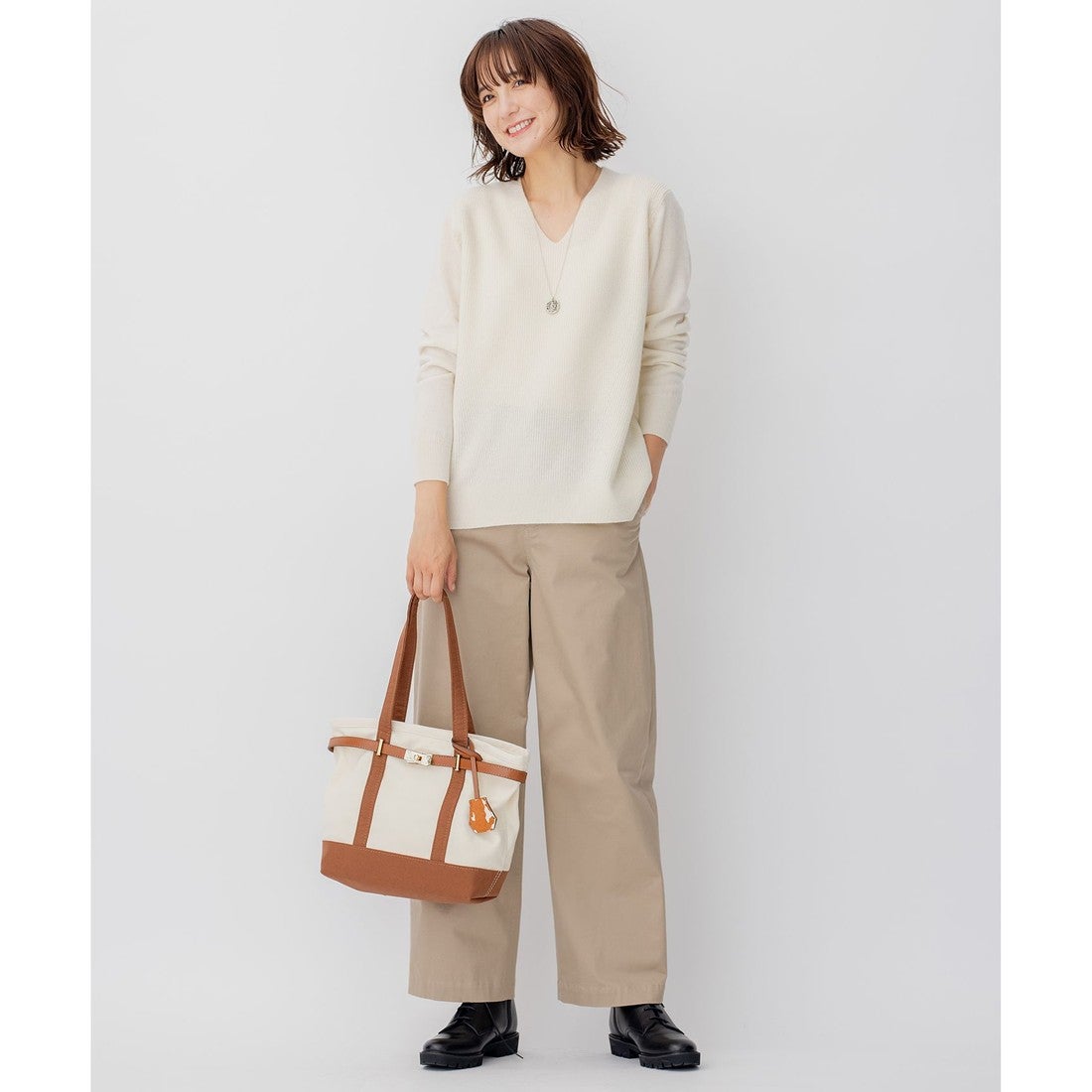 23区 チャーム付き キャンバス トートバッグ （ダークブラウン系1 