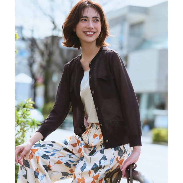【一部先行予約/WEB&一部店舗限定カラーあり】シャイニーシアー フラップポケット カーディガン （ダークブラウン系）