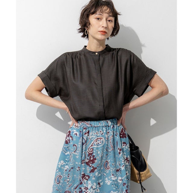 リネンライクグロッシー バンドカラー ブラウス （グレー系）