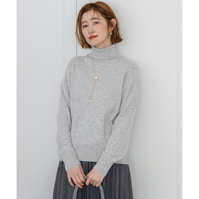 【一部予約/見上愛さん着用】ピュアカシミヤ タートルネック ニット （ライトグレー系）