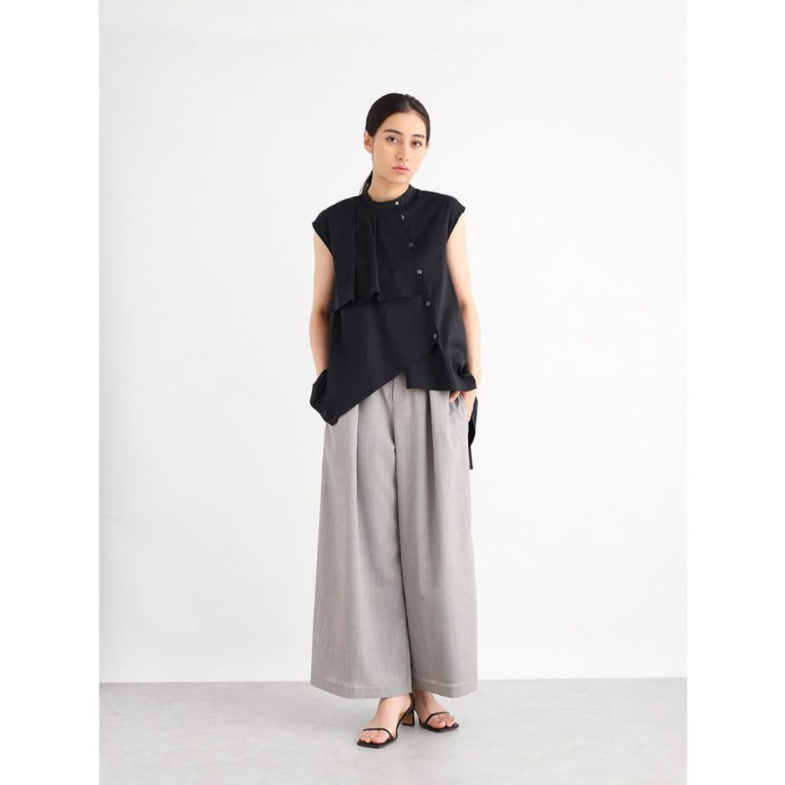 アーガ Aga アシンメトリーデザインブブラウス（black / offwhite 