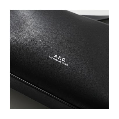 APC A.P.C. ショルダーバッグ CAMERA BAG NINO PUAAT H61821 （CAD/NOISETTE/ブラウン）｜詳細画像