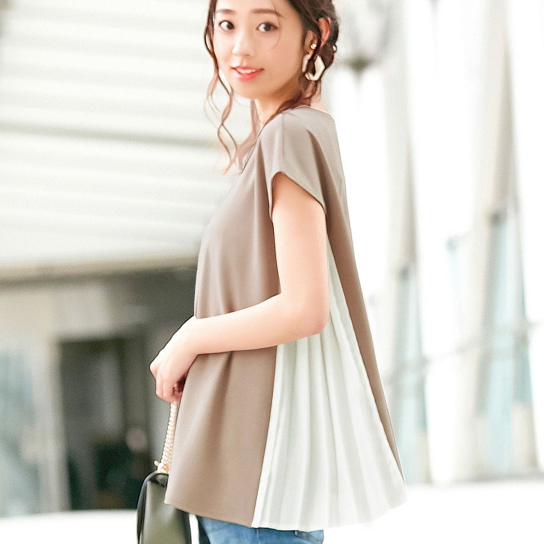 アロッタ Alotta 【4つの機能付】サイドプリーツTシャツブラウス 