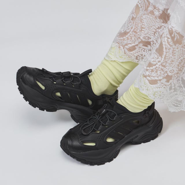 スポーツサンダル SNEAKER_U_26SS エッセンシャルズ クライマクール トラックスーツ KH5990 （コアブラック/コアブラック/グレーシックス）