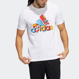 フルイド バッジ オブ スポーツ グラフィック半袖Tシャツ （ホワイト）