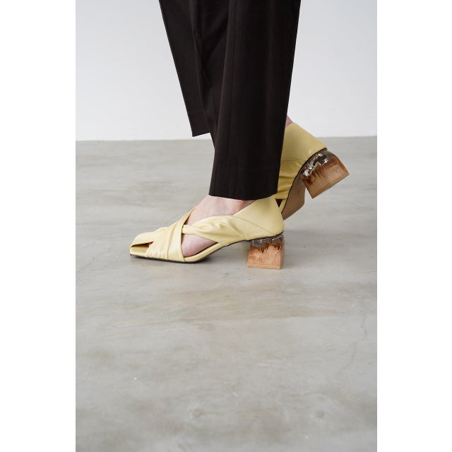 
                    HEIDI LEATHER PUMPS （PALE YELLOW）