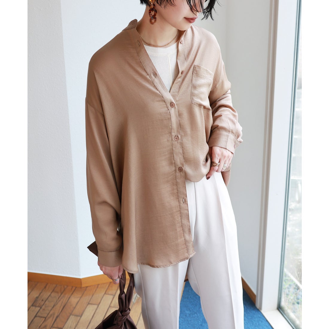 アンドミー andme サテン長袖ロングバンドカラーシャツブラウス