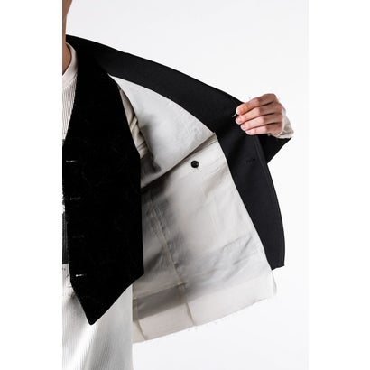 PETON DESTRUCTURED SLIM FIT CONTRAST EDGE BLAZER WITH EMBROIDERED EMBLEM（Black）｜詳細画像