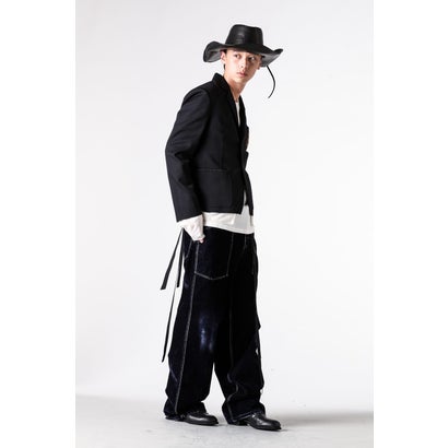 PETON DESTRUCTURED SLIM FIT CONTRAST EDGE BLAZER WITH EMBROIDERED EMBLEM（Black）｜詳細画像