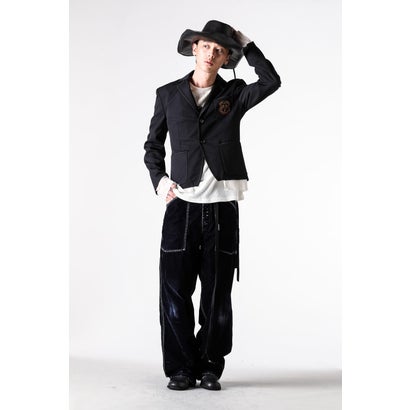 PETON DESTRUCTURED SLIM FIT CONTRAST EDGE BLAZER WITH EMBROIDERED EMBLEM（Black）｜詳細画像