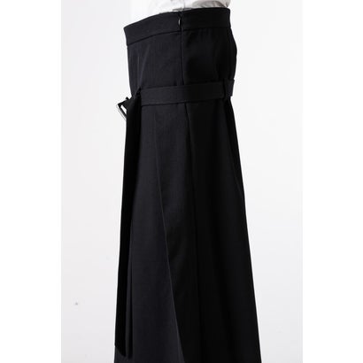 JEPPE PLEATED CROPPED TROUSERS（Black）｜詳細画像