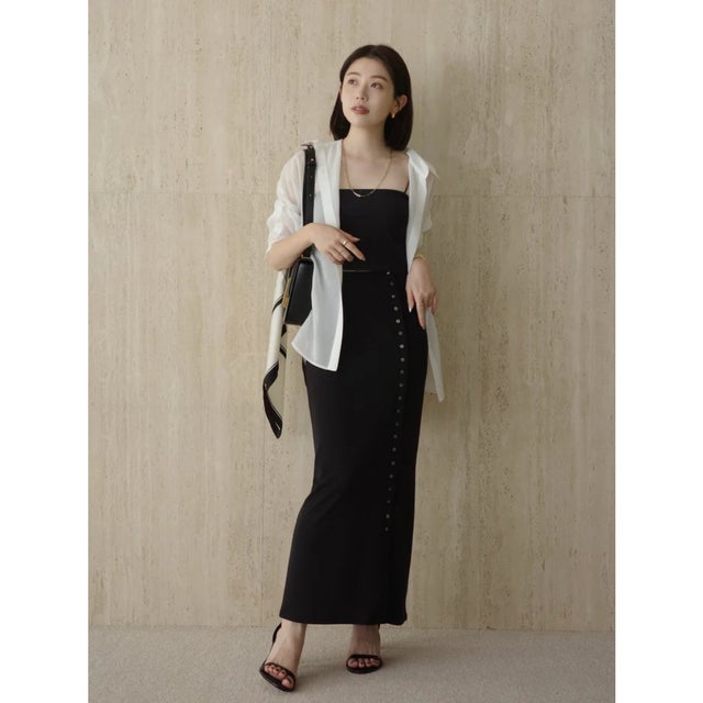 ボタンディテールカットナロースカート （BLACK）