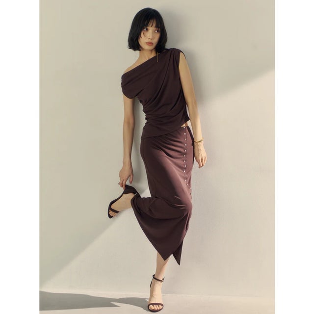 ボタンディテールカットナロースカート （BROWN）