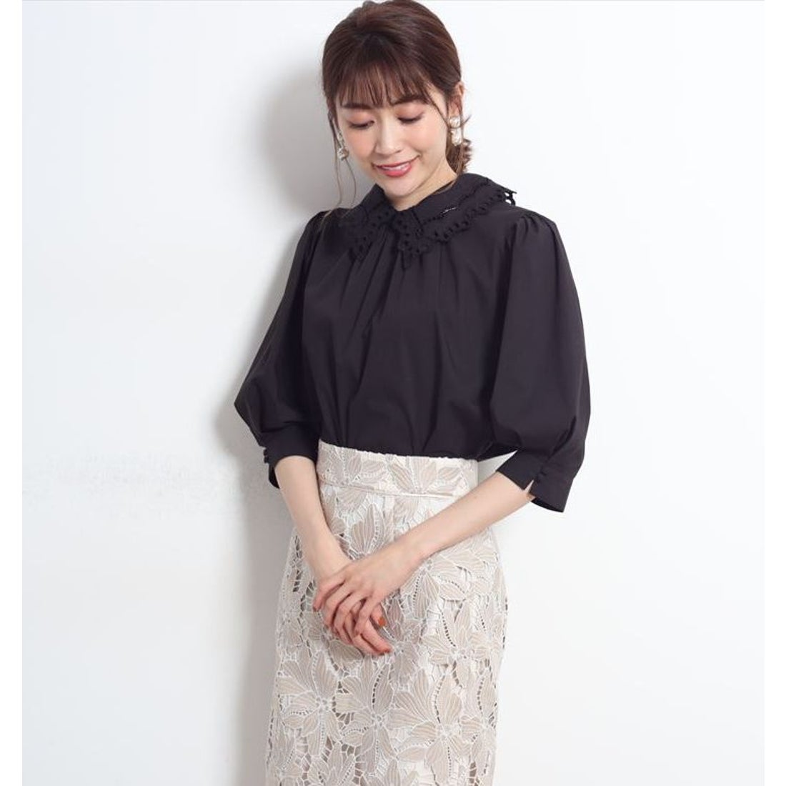 新品タグ付 Apuweiser-riche カラー刺繍ブラウス ブラック 