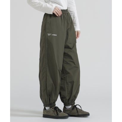 《AVIREX × Reebok》TRAINING PANTS ”MODERN SAGE COLLECTION” （ネイビー）｜詳細画像