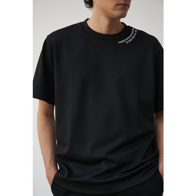 SMOOTH TOUCH EMBROIDARY TEE BLK