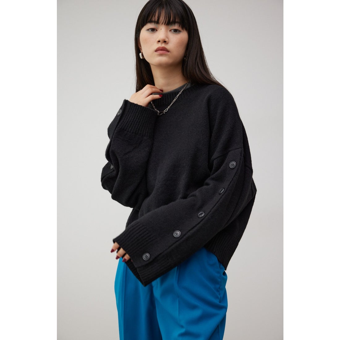 AZUL BY MOUSSY ボタンスリーブクロップドニットトップス BLU 