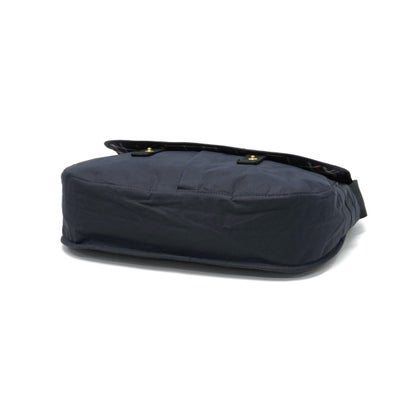 ショルダーバッグ ブランド おしゃれ ショルダー フラップ PC収納 横型 綿 コットン A4 9.3L TRANSPORT RIEVER CROSSBODY BAG UBA0745 （navy）｜詳細画像