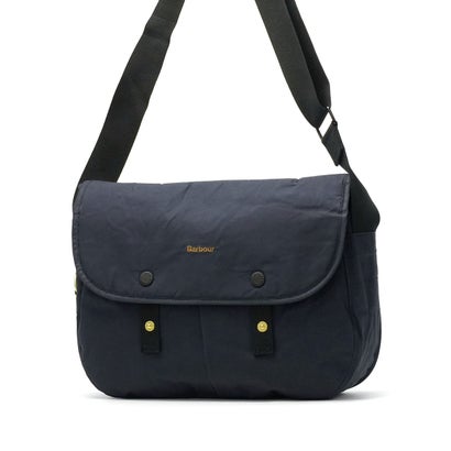 ショルダーバッグ ブランド おしゃれ ショルダー フラップ PC収納 横型 綿 コットン A4 9.3L TRANSPORT RIEVER CROSSBODY BAG UBA0745 （navy）｜詳細画像