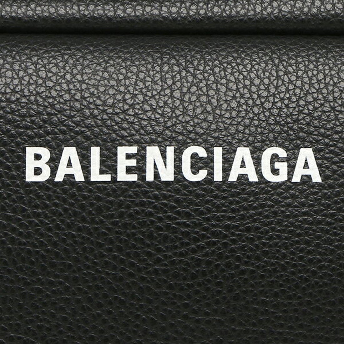 バレンシアガ BALENCIAGA ショルダーバッグ エブリデイ Mサイズ カメラバッグ ブラック レディース BALENCIAGA 679267  15YUN （ブラック） -靴＆ファッション通販 ロコンド〜自宅で試着、気軽に返品