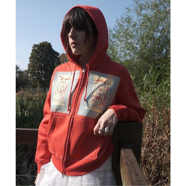 UK ARTIST PROJECT 【LEOMI】 ZIP HOODIE （レッド）
