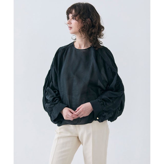 【洗える】PAULINE / タックギャザーリネンボリュームブラウス （Black）