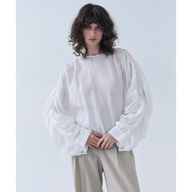 【洗える】PAULINE / タックギャザーリネンボリュームブラウス （White）