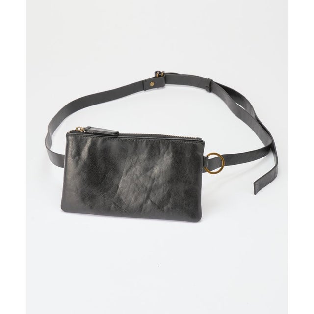 《Bea Mombaers》フラットポーチ （black）