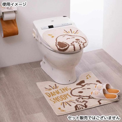 スヌーピー トイレ用品 トイレグッズ ハッピーダンス ベージュ 兼用フタカバー ピーナッツ センコー｜詳細画像