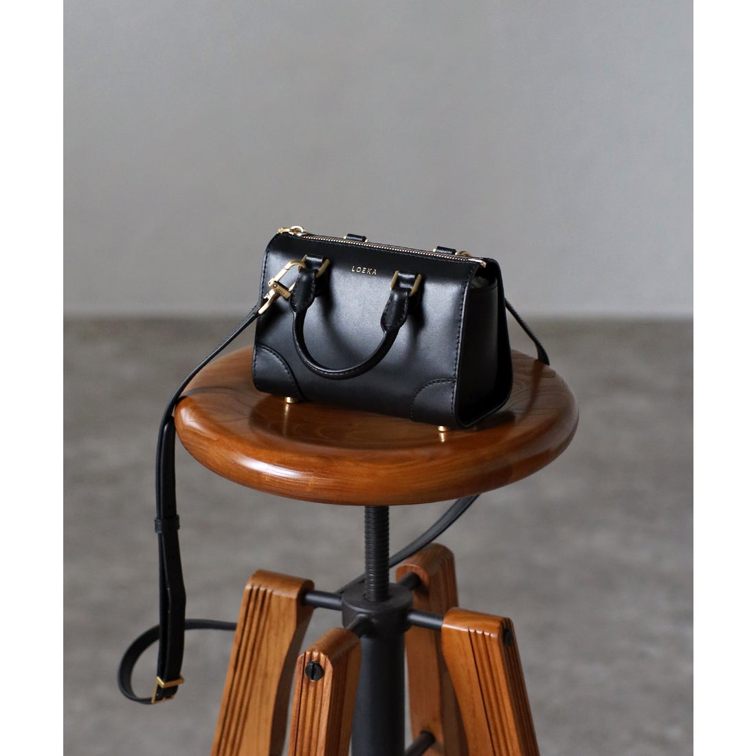 ロエカ LOEKA 本革2WAYミニボストン （BLACK） -靴＆ファッション通販 