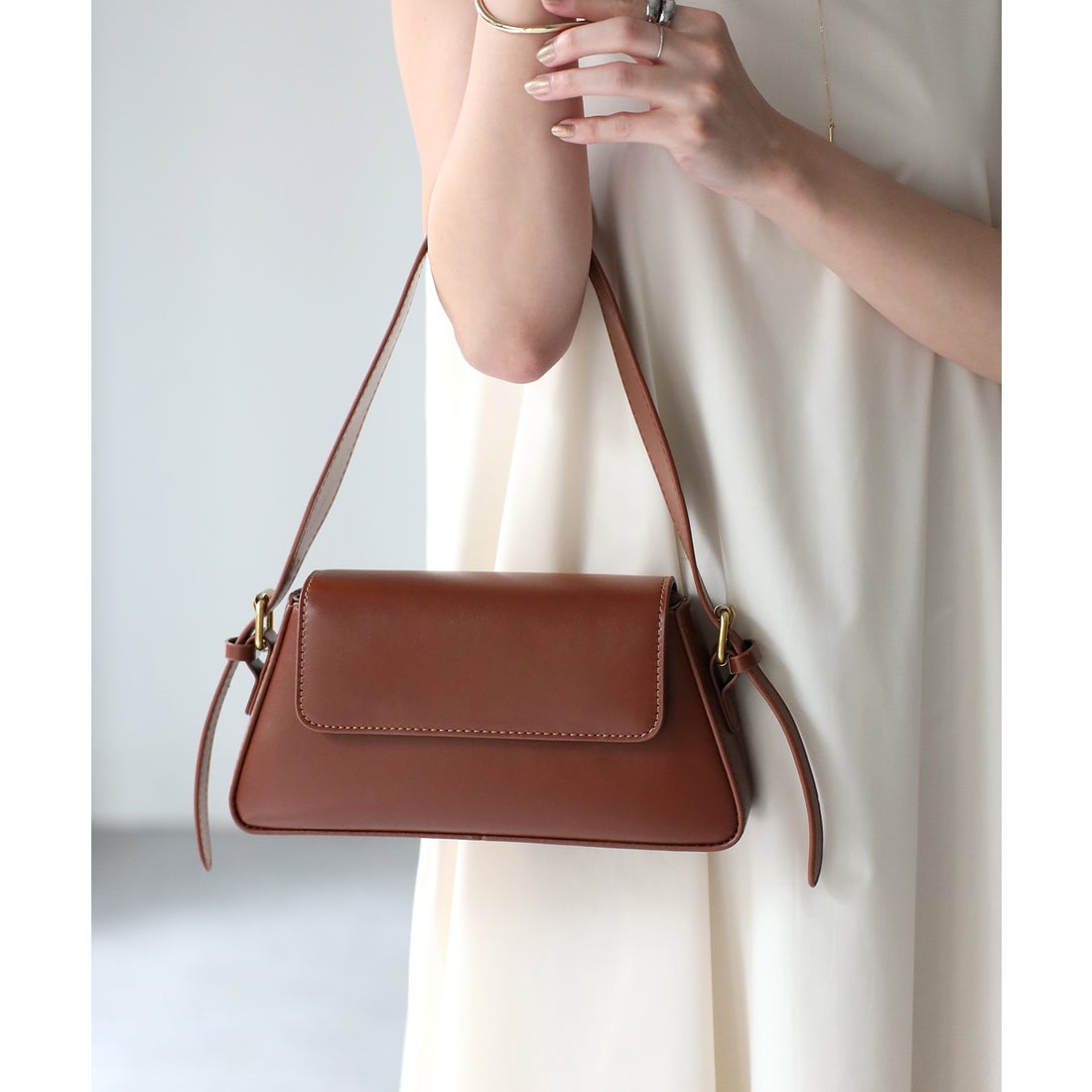 リベリー Riberry レザーフラップトラペーズショルダーバッグ （BROWN 