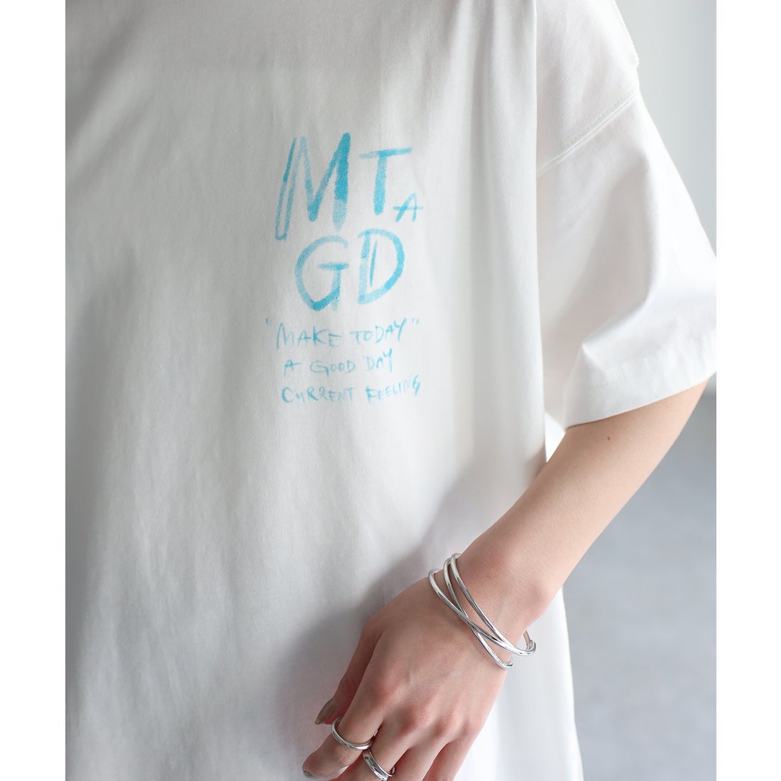 リベリー Riberry 手書き風ロゴバックプリントフォトTシャツ （オフ