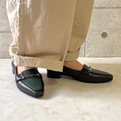 【日本製/本革/軽量/3E幅】ふかふかインソール 「きちんと感」漂う ビットローファーパンプス （ブラック/グリーン）｜詳細画像