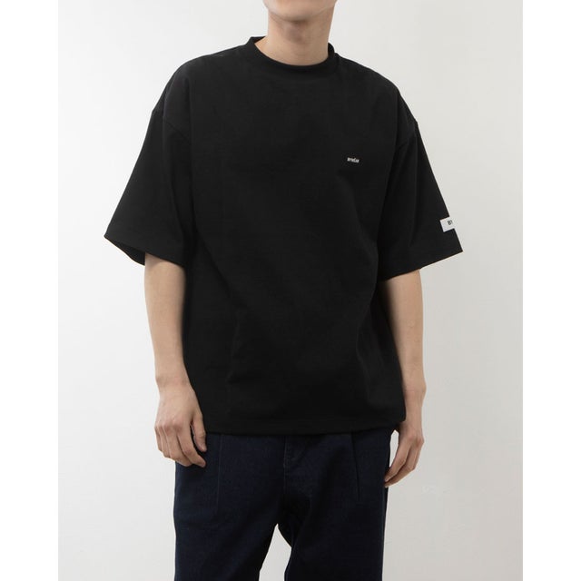 
                    Embroidery Patch T-Shirt （Black）