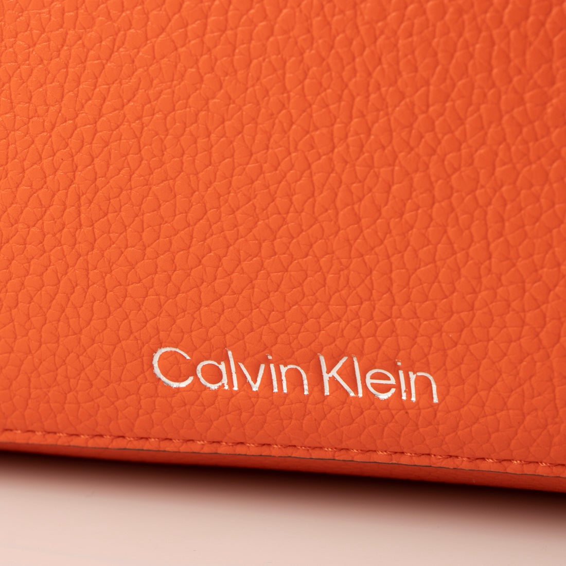 カルバン クライン Calvin Klein ☆エコレザーショルダーバッグ （オレンジ）