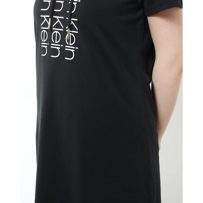 カルバン クライン Calvin Klein ☆3Dロゴプリント半袖Tシャツワンピース （ブラック）｜詳細画像