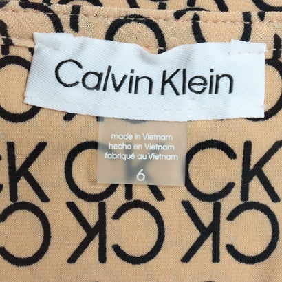 カルバン クライン Calvin Klein ベージュにロゴがお洒落なシャツスタイルワンピース （ベージュ）｜詳細画像