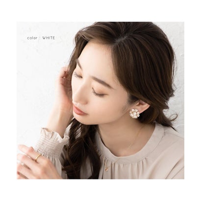 クリームドット Cream dot. 淡く艶めく小花を集めたブーケピアス/イヤリング （グリーン）｜詳細画像