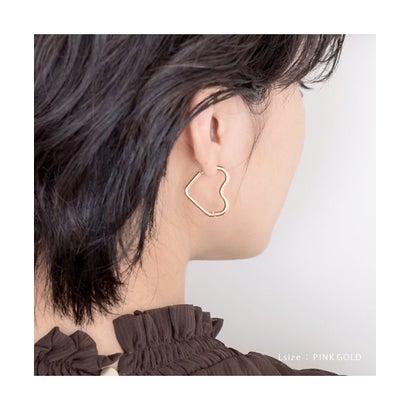 選べる2size♪ミニマルハートのステンレス製フープピアス （ゴールド）｜詳細画像