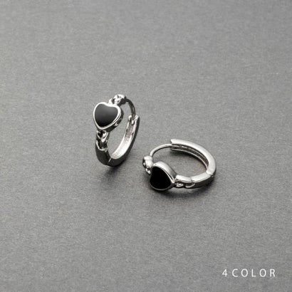 ハート×チェーンモチーフのキャッチレスフープピアス （ピアス：シルバー×レッド）｜詳細画像