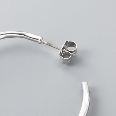 バイカラーノットを飾った大ぶりフープピアス （ピアス：ミックスゴールド）｜詳細画像