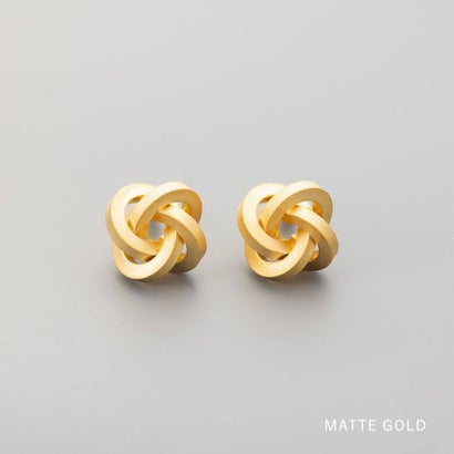 マットな質感の立体ツイストノットピアス/イヤリング （イヤリング：マットゴールド）｜詳細画像