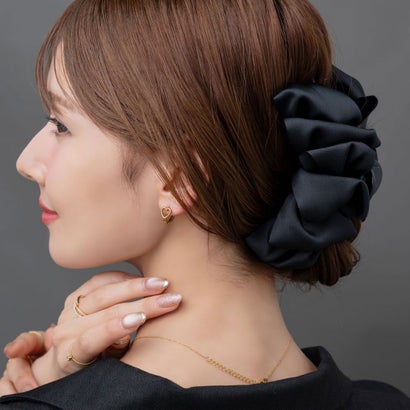 大人の装いブラックカラー×フリルリボンのヘアクリップ （ワンサイズ：B：ドットスタッズ）｜詳細画像