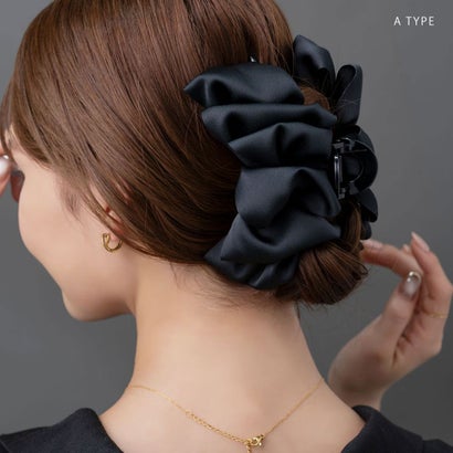 大人の装いブラックカラー×フリルリボンのヘアクリップ （ワンサイズ：A：無地）｜詳細画像