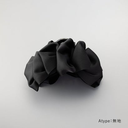 大人の装いブラックカラー×フリルリボンのヘアクリップ （ワンサイズ：A：無地）｜詳細画像
