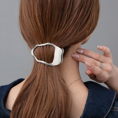 “もたれられる”ぺたんこ上品メタルのヘアクリップ （ワンサイズ：シルバー）｜詳細画像